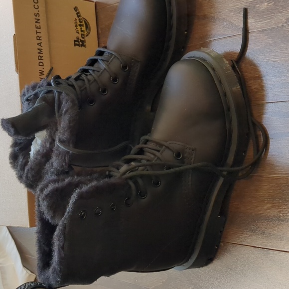 Dr. Marten Eye Boot - Picture 2 of 3